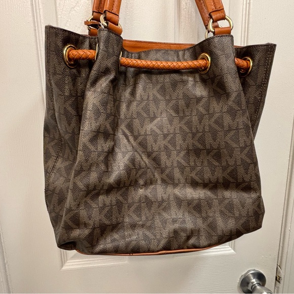 Michael Kors Handbag - Picture 5 of 9